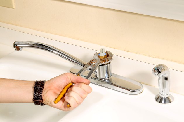 How To Fix Your Kitchen Faucets In San Diego?